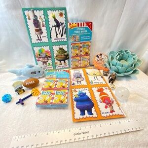 6 for$20♥️Toybundle.Toys,cards,keychain,Mickey button,etc.